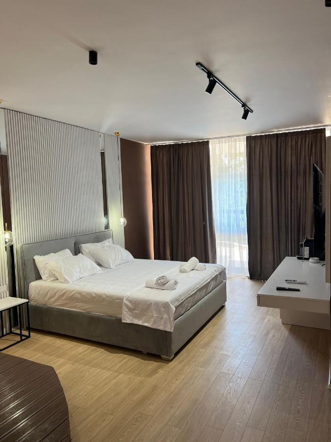 Capital Center 5*
